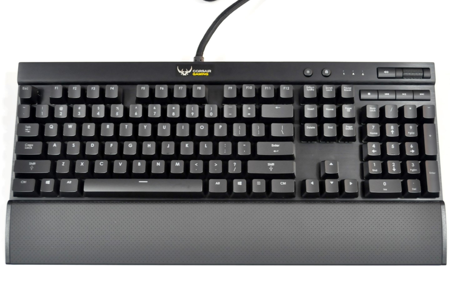 Teclado gamer Corsair Rapidfire K70 RGB MK.2 QWERTY Cherry MX Silent  español España color negro con luz RGB