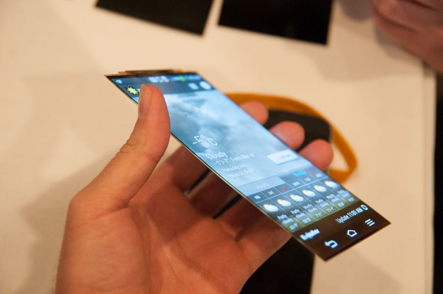 AnandTech A Look at LG G Flex and its Deformable Plastic OLED Display