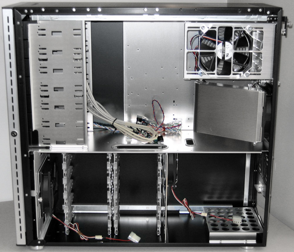 http://images.anandtech.com/reviews/cases/lianli/2006servers/pc2-int1.jpg