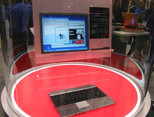 http://images.anandtech.com/reviews/tradeshows/2006/CES/day3/toshwirelesstablet.jpg