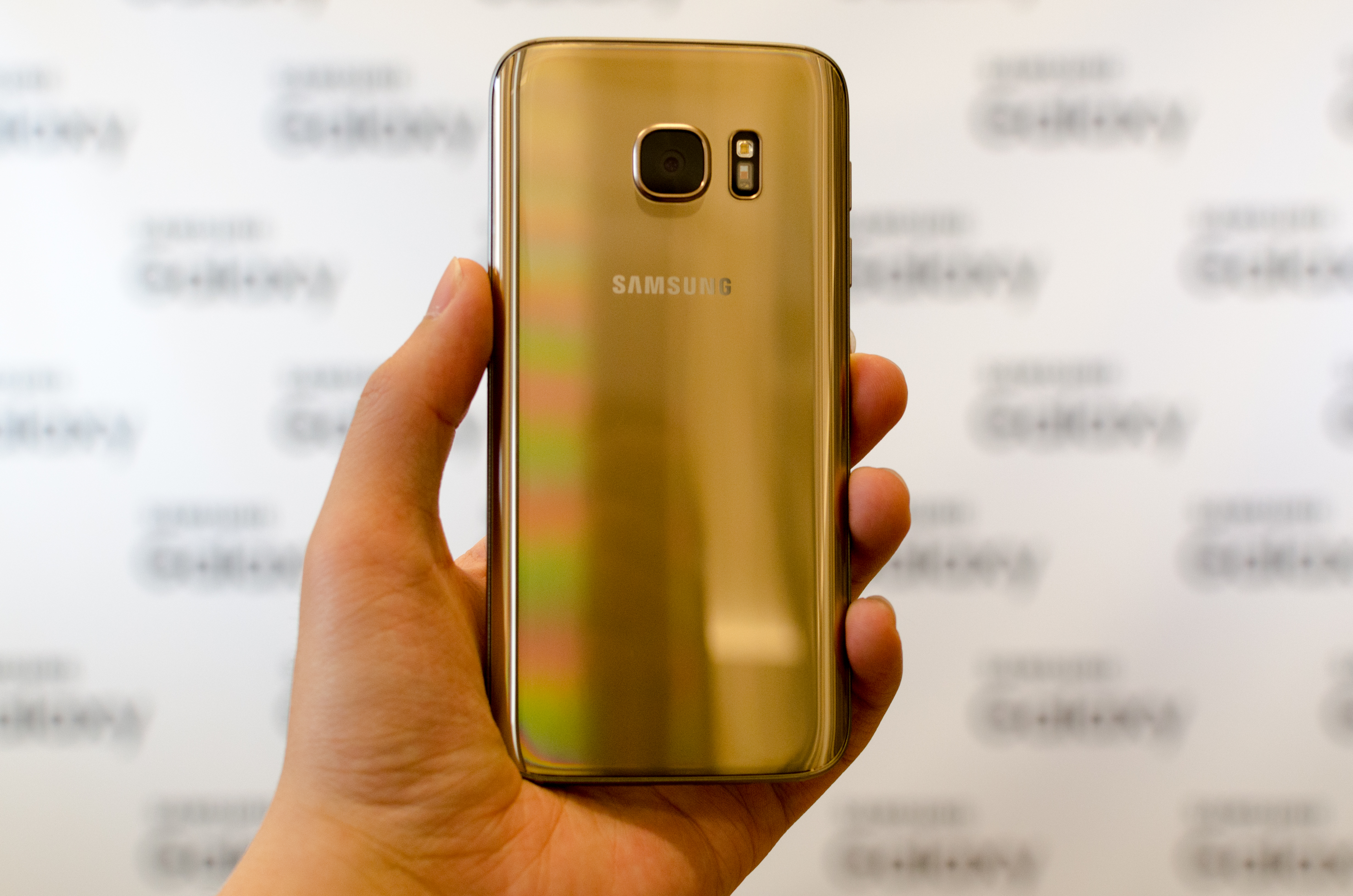 Hands On With the Samsung Galaxy S7 and S7 edge