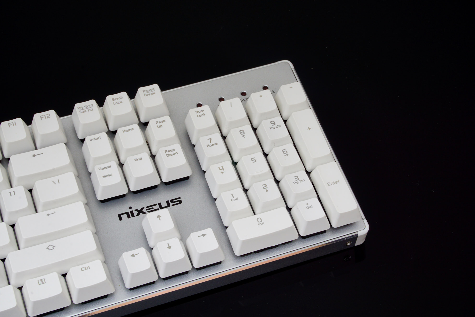 Lår Inspektør Pludselig nedstigning The Keyboard - The Nixeus Moda Pro Review: A Professional Mechanical  Keyboard for $55