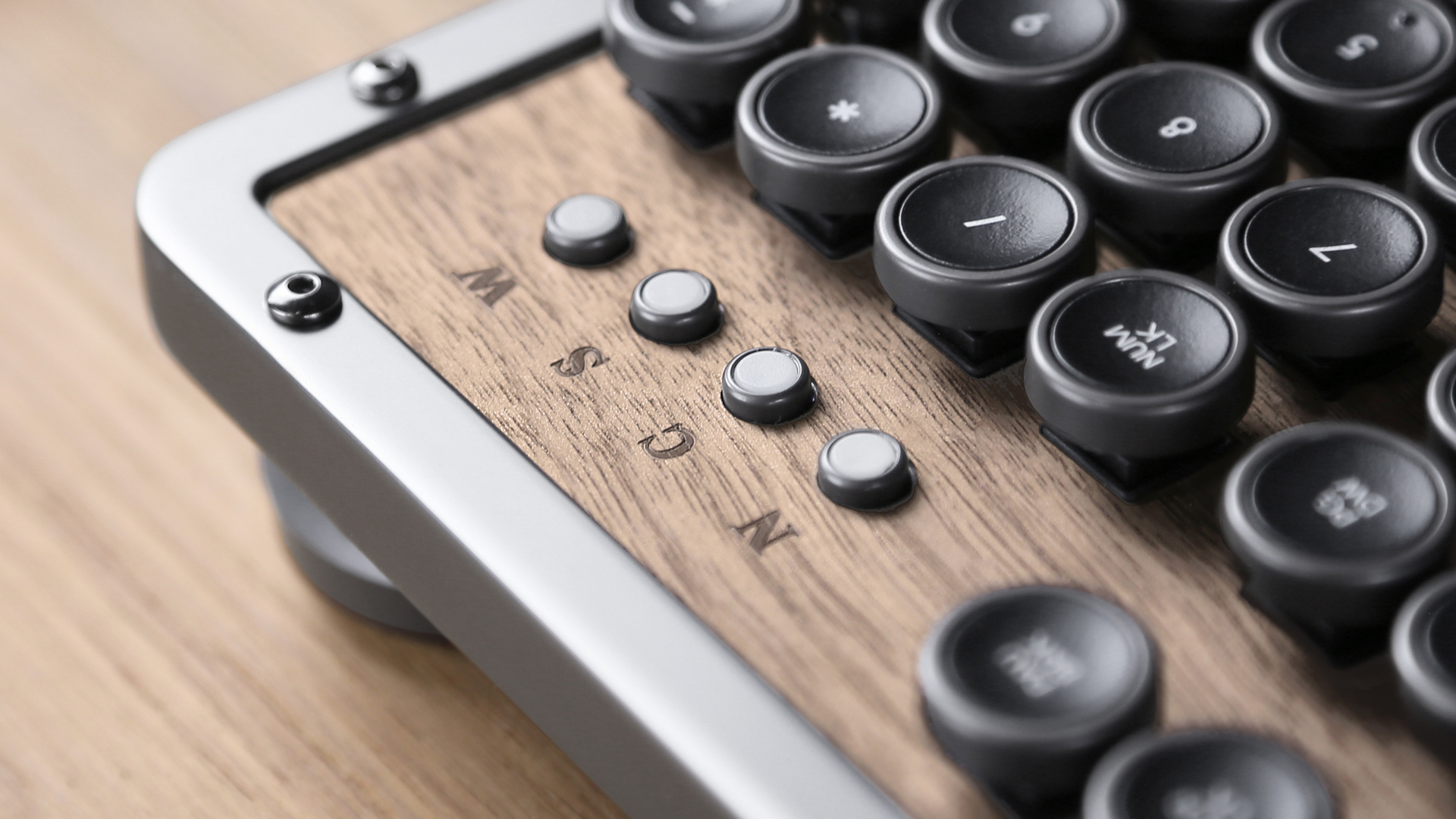 Azio Ships Retro Classic Bluetooth Keyboard: Expensive Luxury for