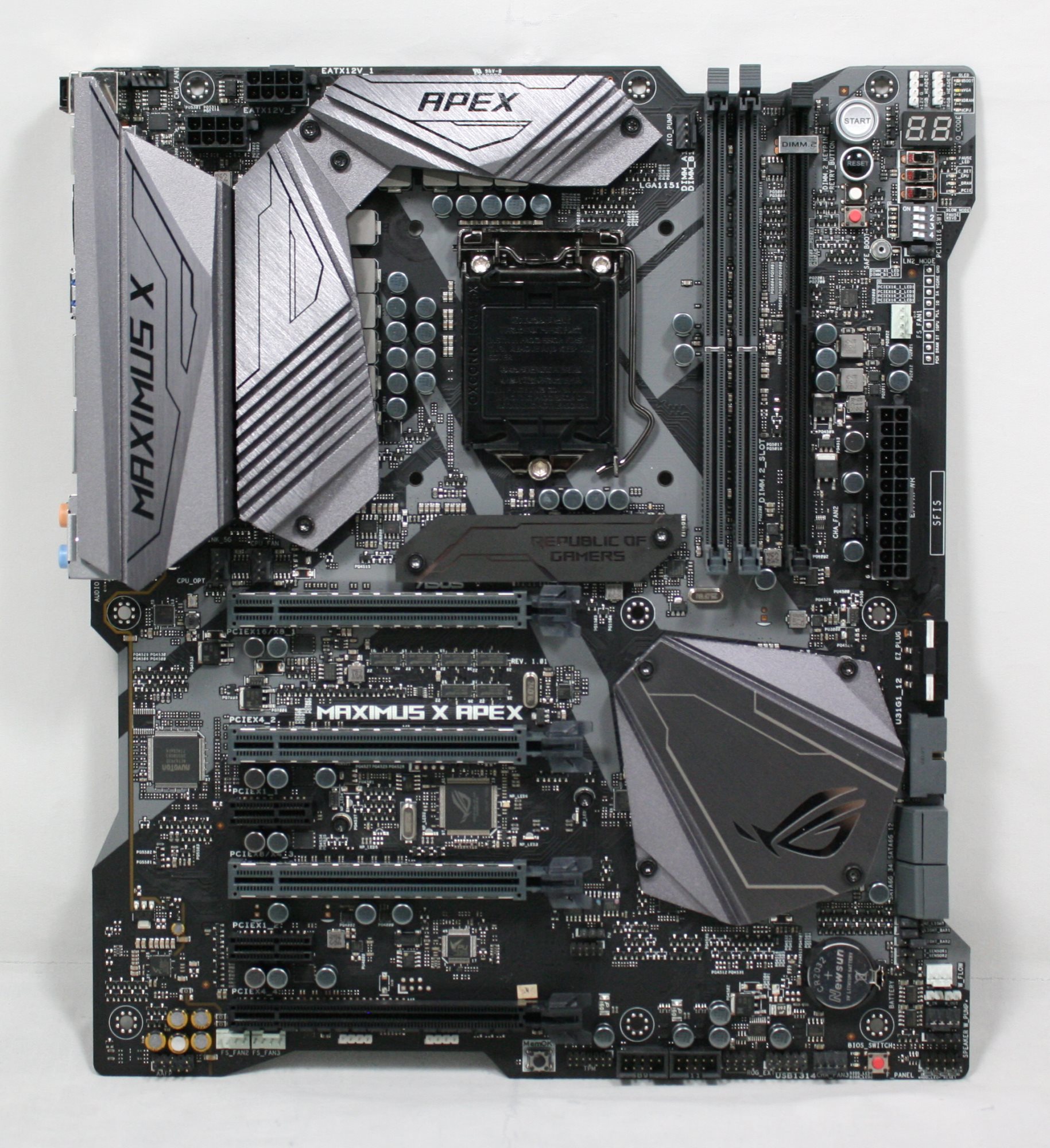 Visual Inspection - The ASUS ROG Maximus X Apex Review: X Marks 