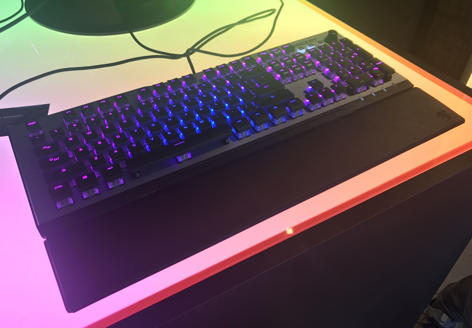 Roccat Unveils Vulcan Mechanical Keyboard Titan Switch Aimo Lighting