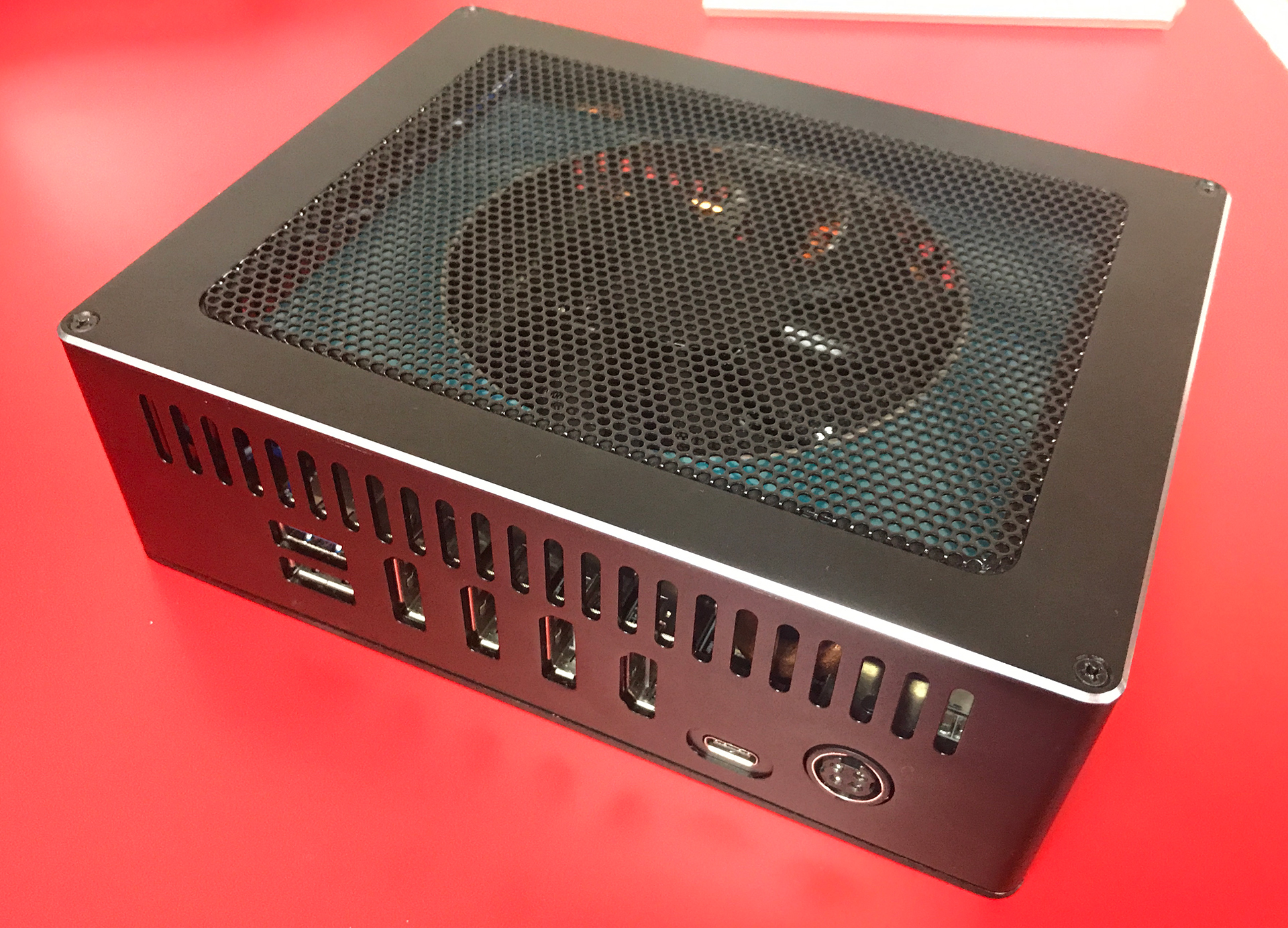 peber forskel Mark PowerColor Shows Off Tiny Thunderbolt 3 External GPU Boxes Money Can't Buy