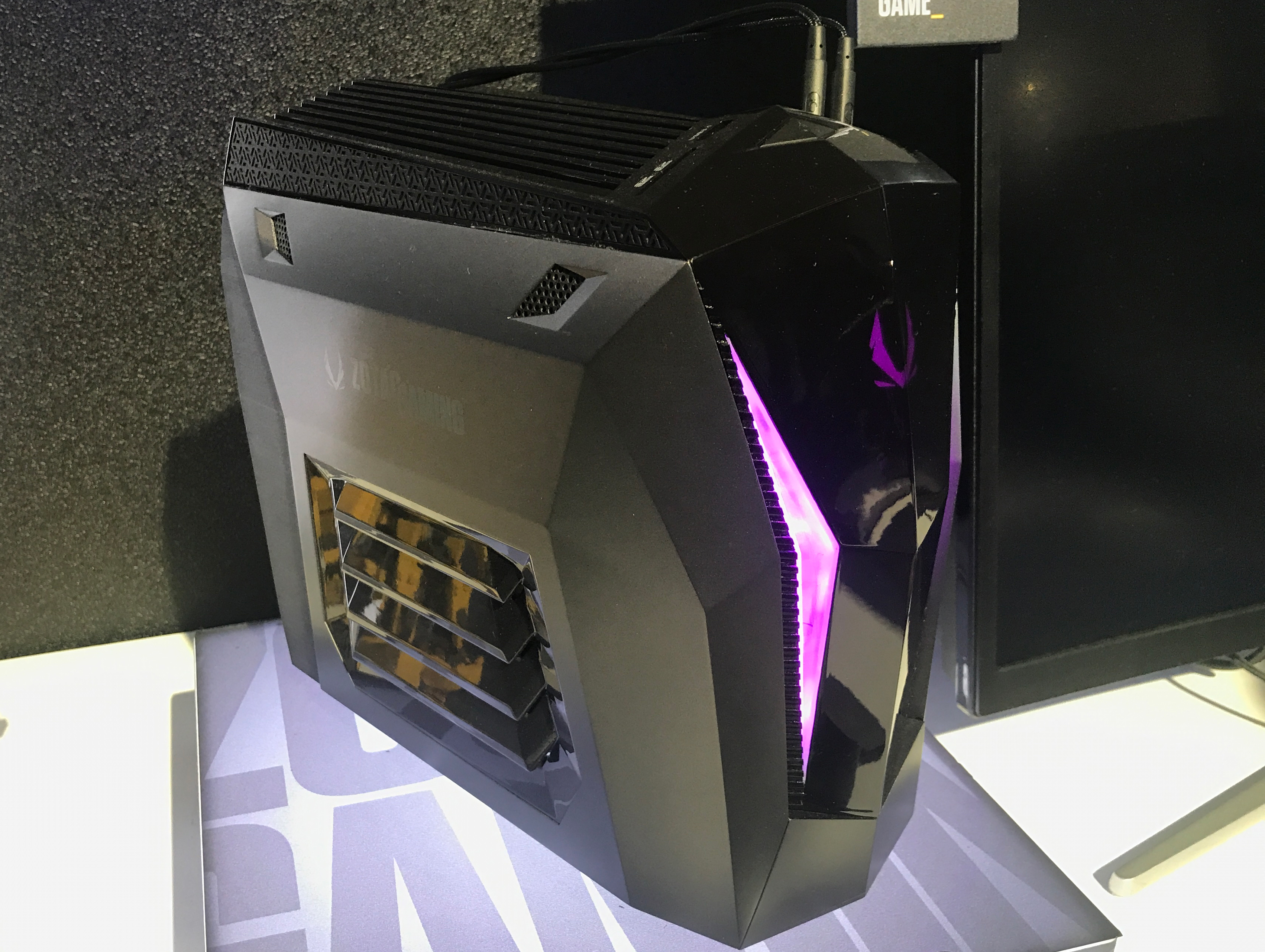 INTRODUCING THE SIZE BREAKING, SMALL AND STRONG MEK MINI GAMING PC