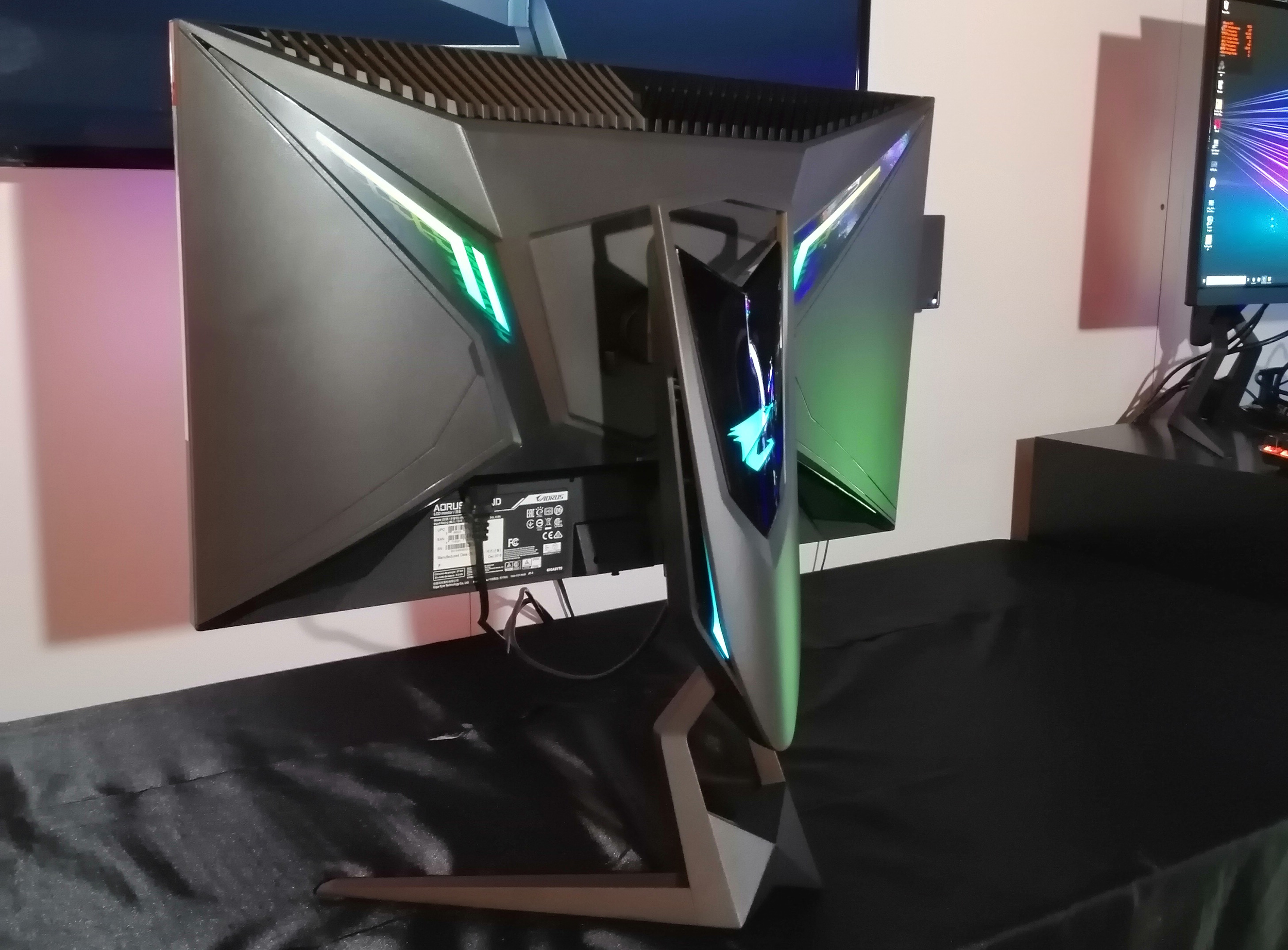 Ces 19 A Monitor From Gigabyte The 1440p 144 Hz Ips Freesync Aorus Ad27qd