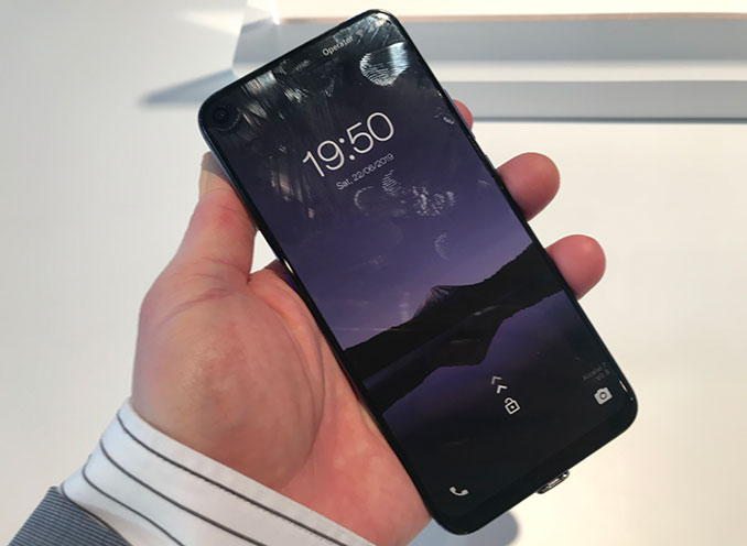 TCL Shows Off the Alcatel 7: Their First High-End 5G Smartphone