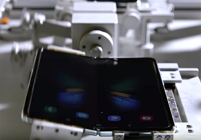 [Image: samsung-galaxy-fold-bend-678_678x452.jpg]