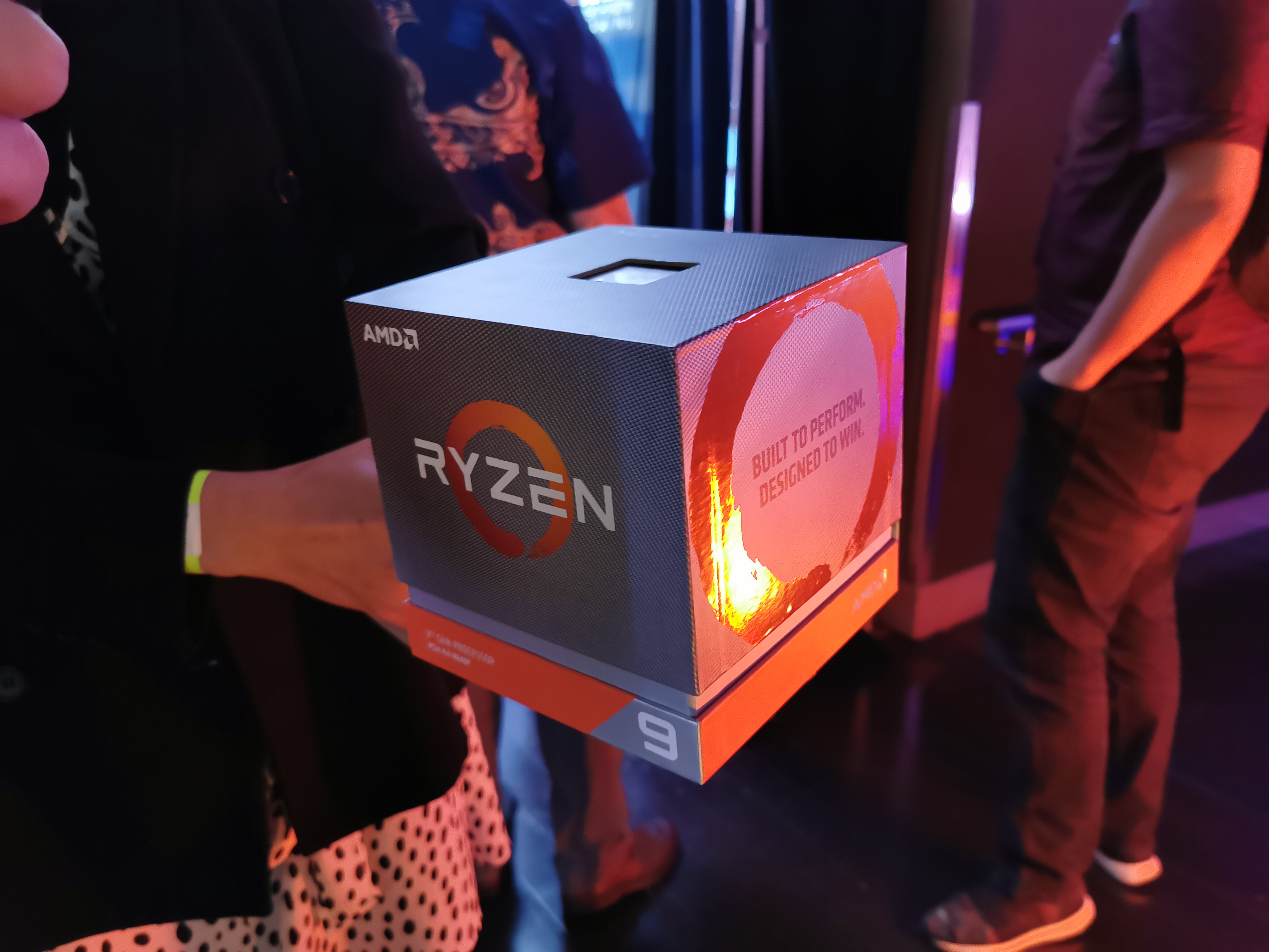 Ryzen 9 2025 3950x a320