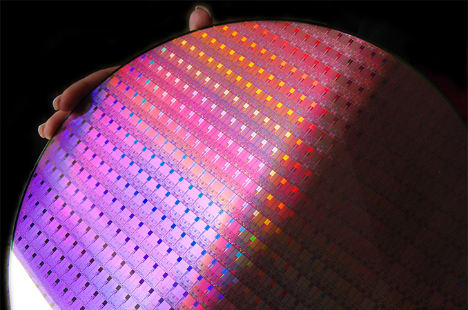 [Image: intel_wafer_300mm_678_678x452.png]