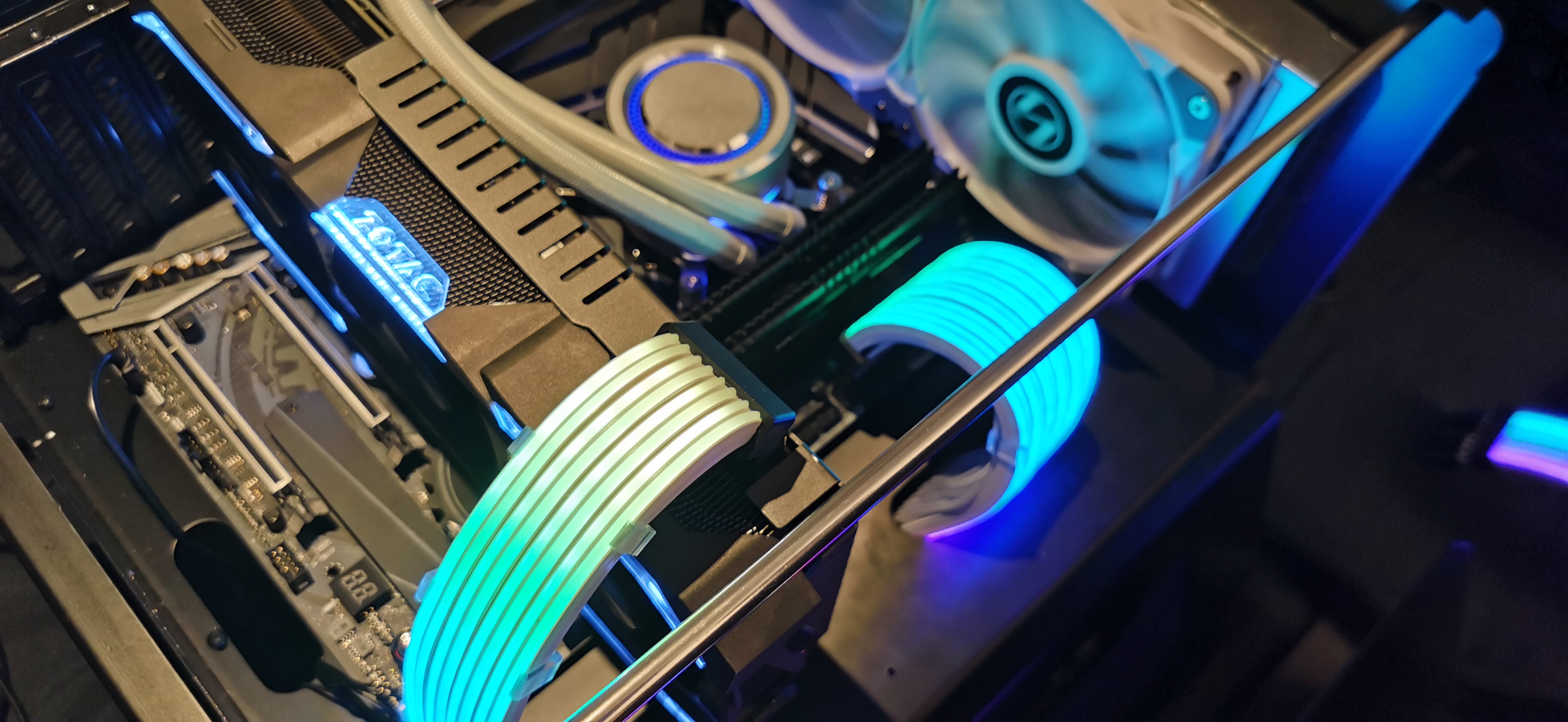 Lian Li Strimer Plus V2 in review - The popular RGB cables now