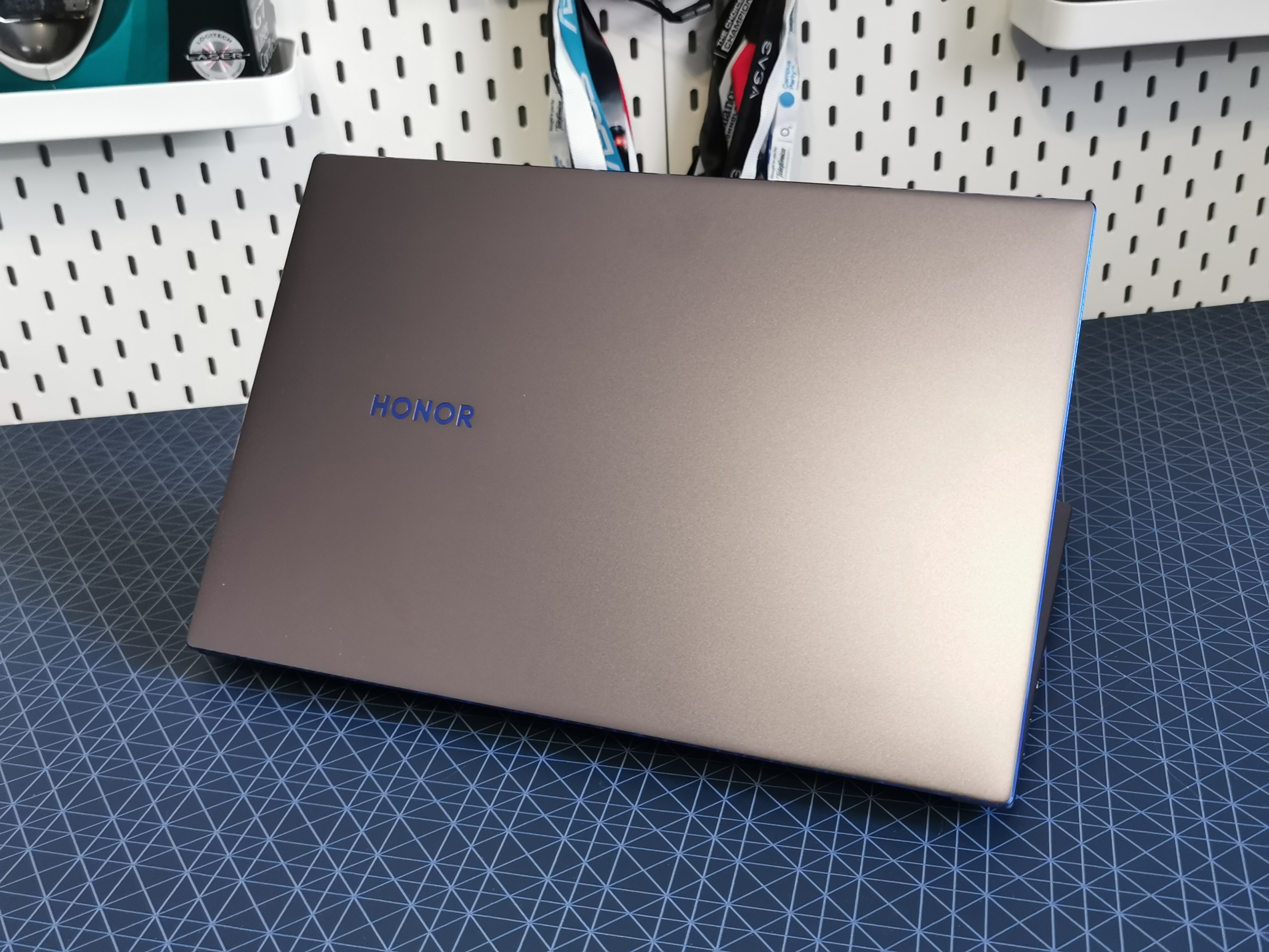 Honor MagicBook 14 review: It looks and feels good, but there are some  issues - Neowin