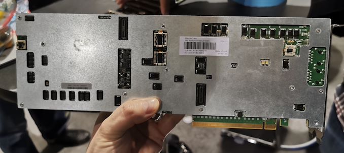تقوم Intel ببدء تشغيل EOL لـ VCA2: ثلاثة Xeons على بطاقة PCIe 1