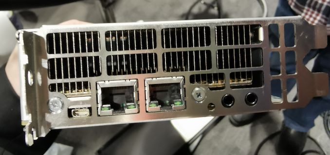 تقوم Intel ببدء تشغيل EOL لـ VCA2: ثلاثة Xeons على بطاقة PCIe 2
