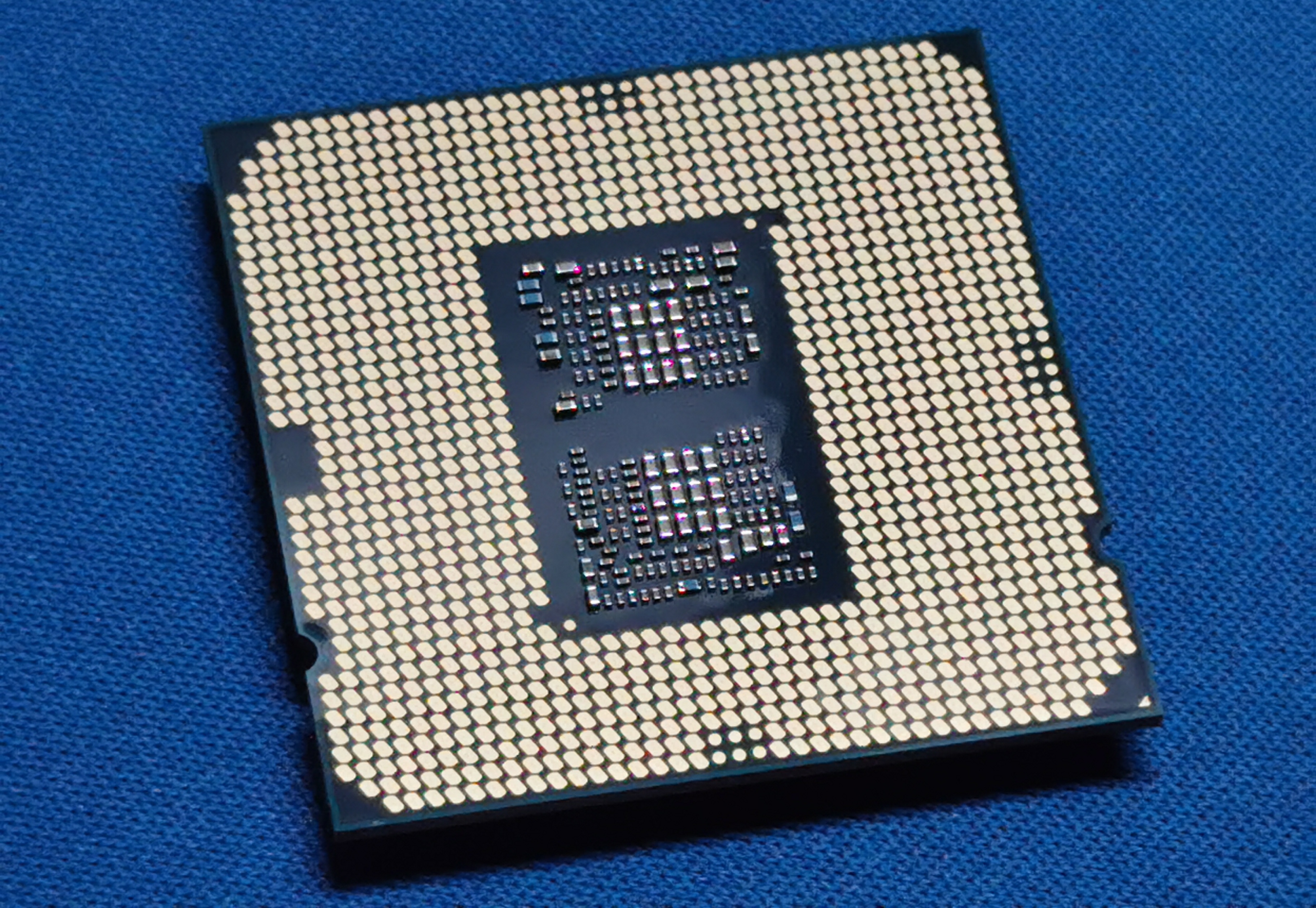 Intel Core i7-10700 vs Core i7-10700K Review: Is 65W Comet Lake an