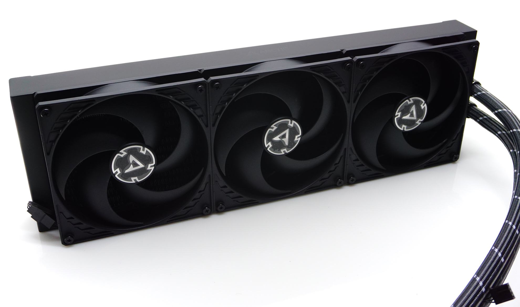 The Arctic Cooling Liquid Freezer II 240 & 420 AIO Coolers Review: Big and  Effective