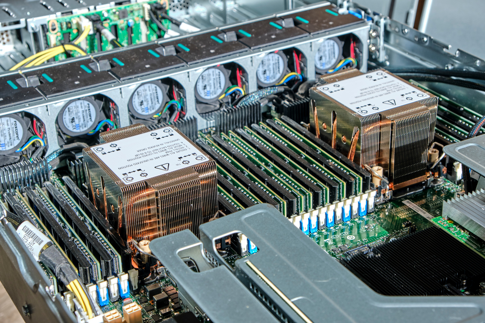 Серверный ЦПУ. Новый процессор. Процессор Xeon. Самый мощный Xeon на 2011 сокете.
