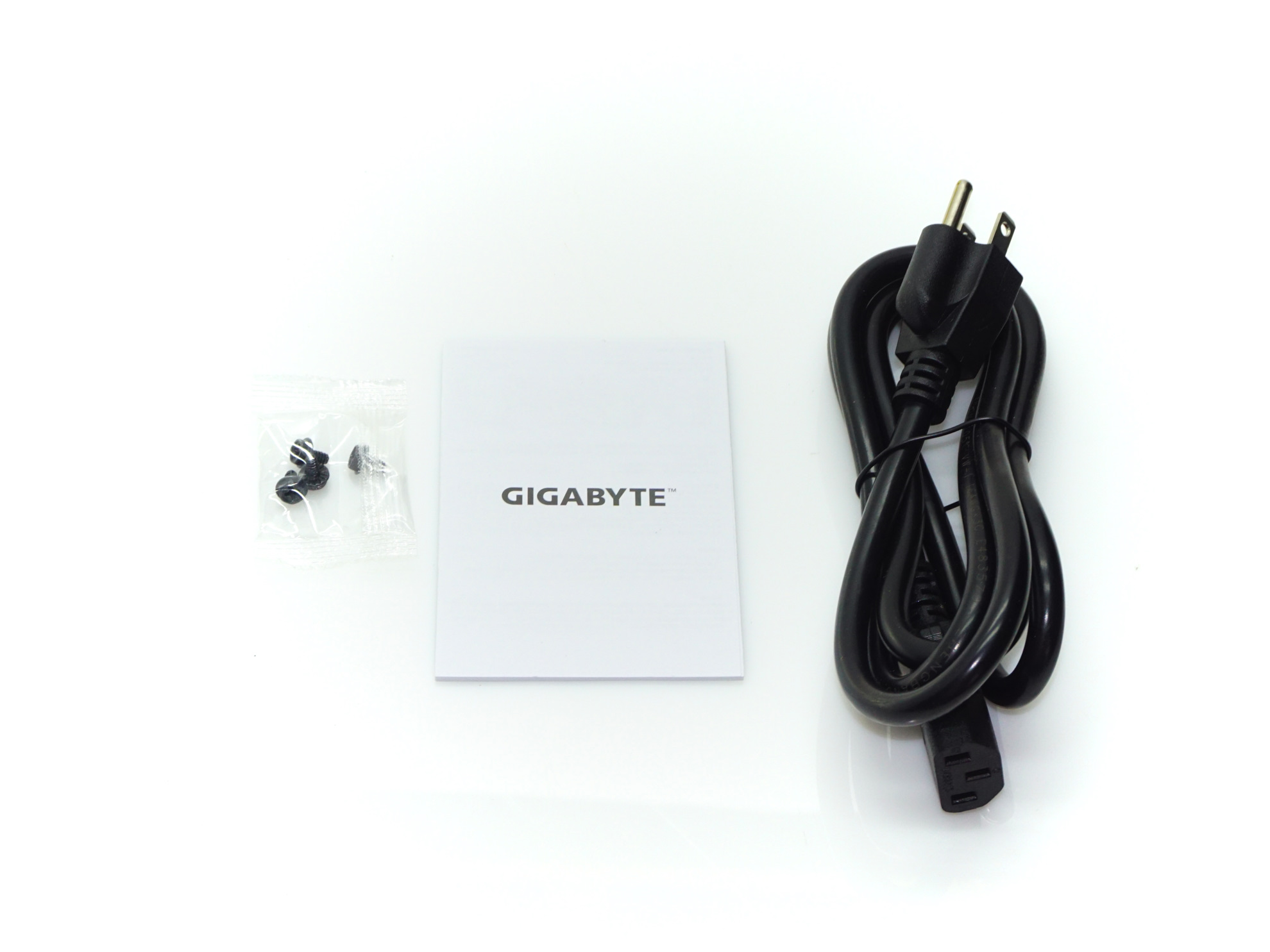 Gigabyte UD1000GM PG5 & UD750GM 80+ Gold Power Supply Impressions