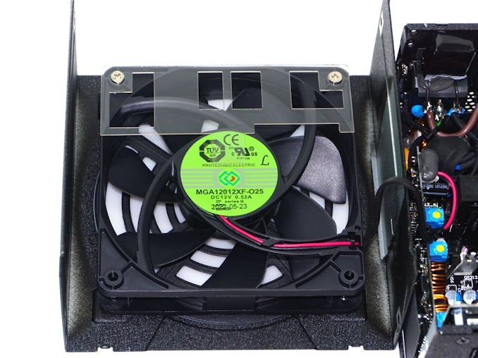 FSP_HYDROG_HYDRO_G_PRO_1000W_ATX3_10_575px.jpg