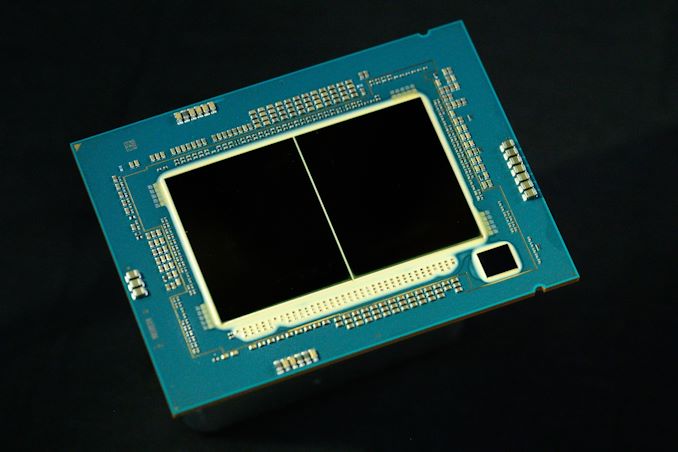 Intel-Emerald-Rapids-Chip-2_575px.jpg