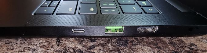 Razer%20Blade%2014%20Right%20Side%20Ports_575px.jpg