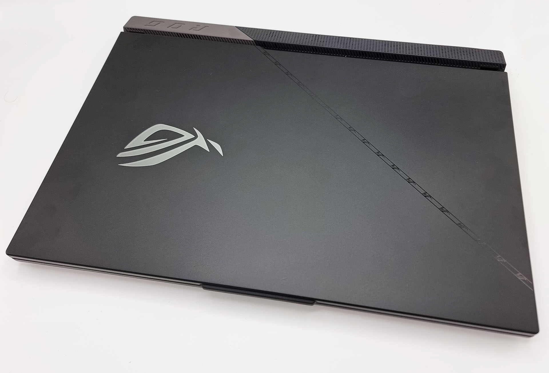 The ASUS ROG Strix Scar 17 (2023) Laptop Review: Mobile Ryzen 9 7945HX3D  with 3D V-Cache Impresses