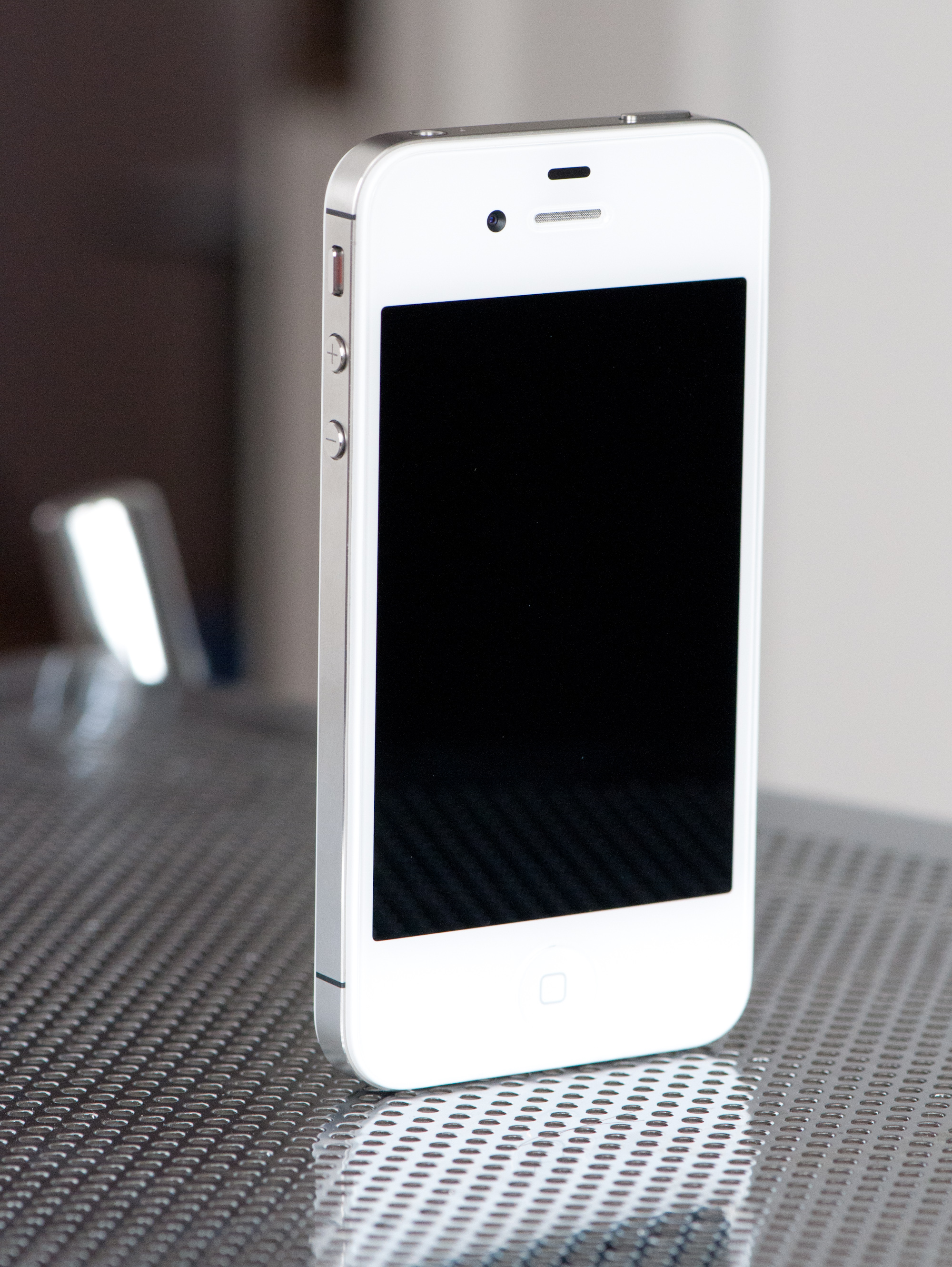 Apple's iPhone 4: Thoroughly Reviewed