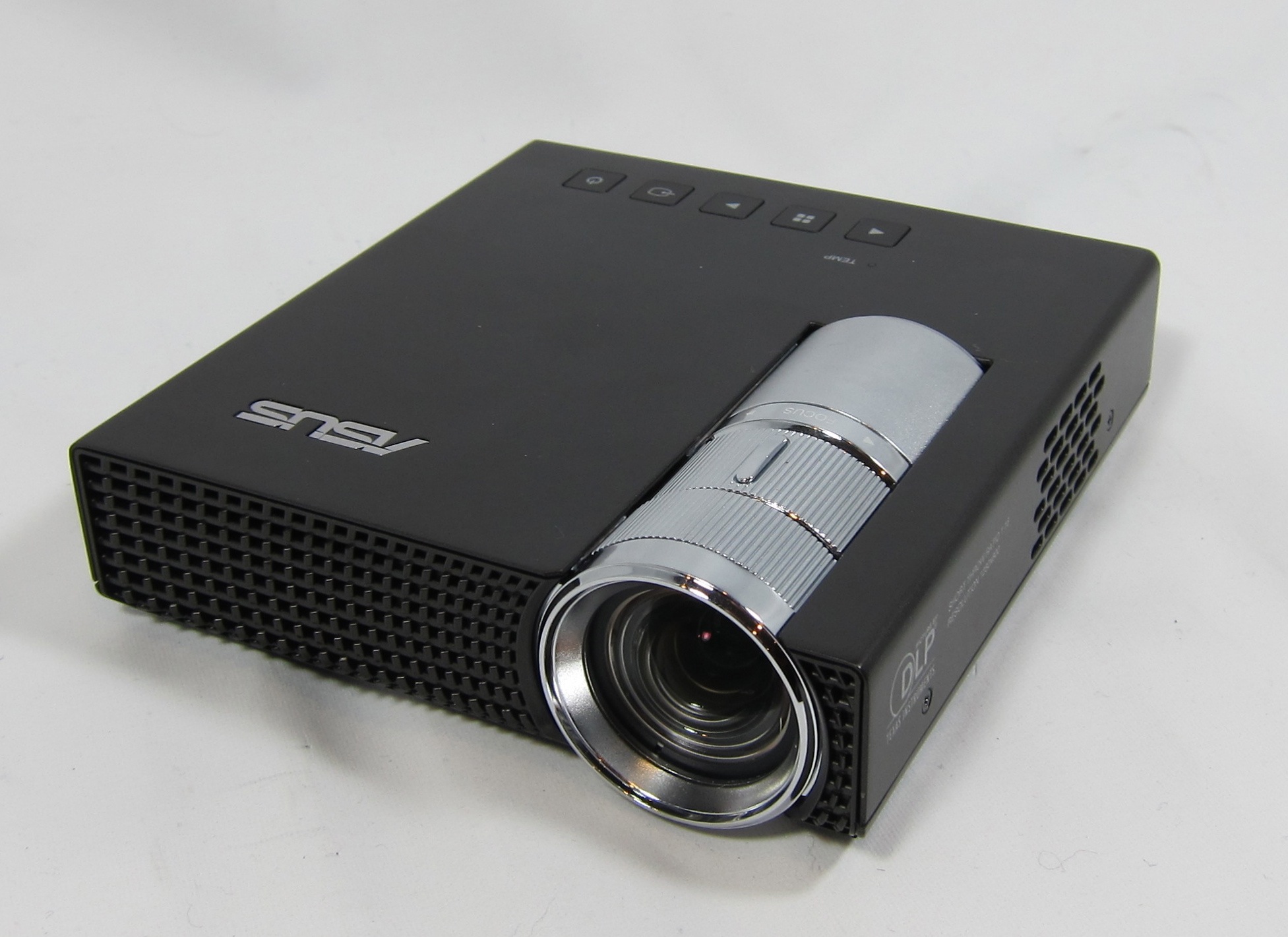 give pin Raffinere Mini Review: ASUS P1 Portable LED Projector