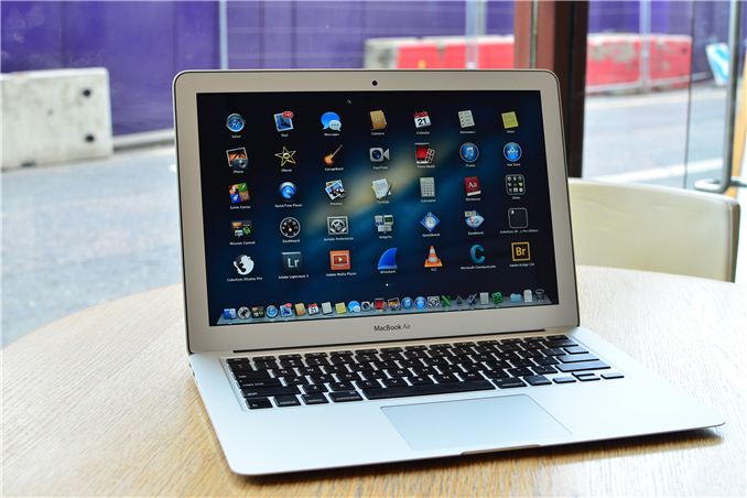 Review Apple MacBook Air  Mid  MDD/A Subnotebook