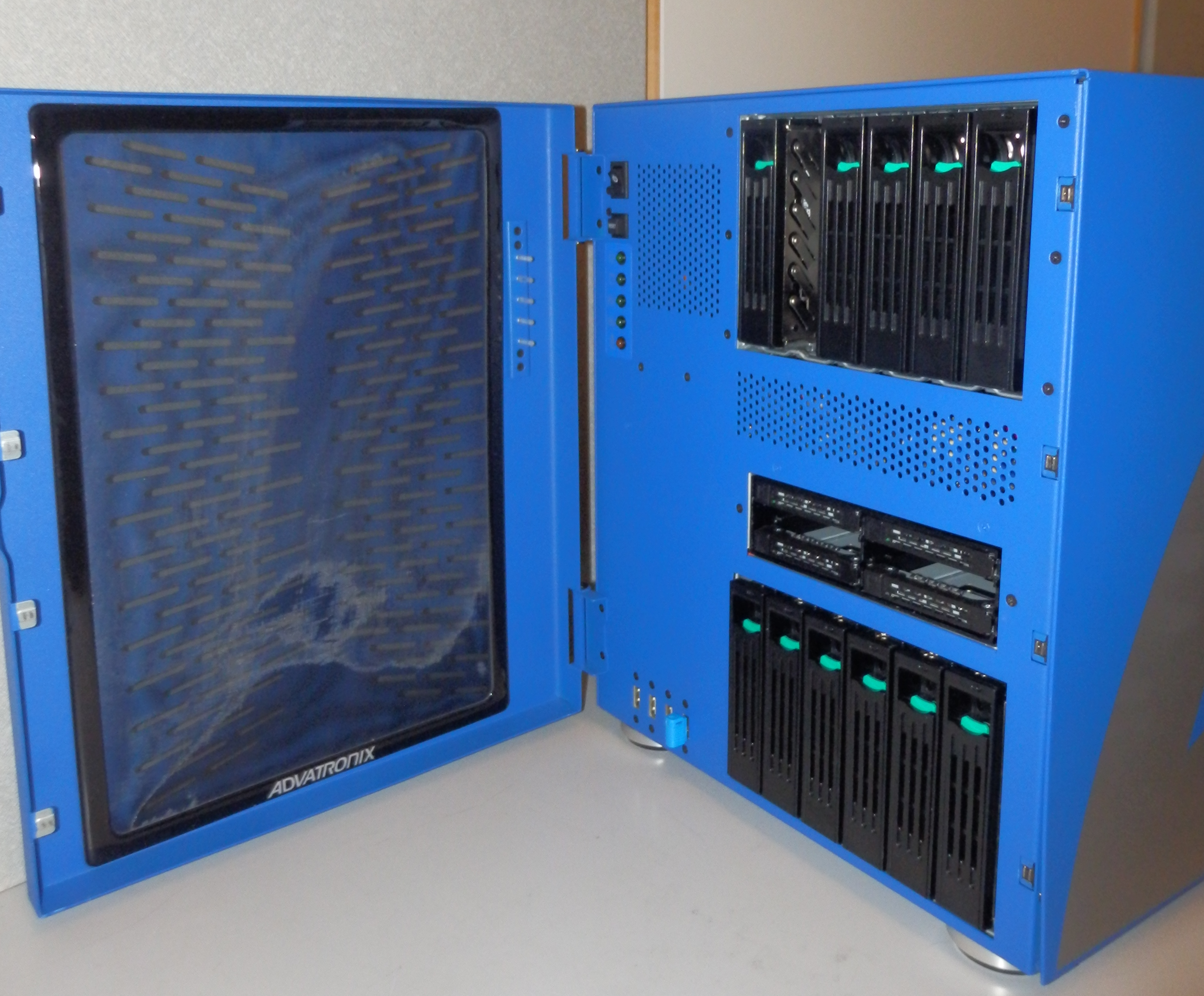 Advatronix Cirrus 1200: a Storage Under Your Desk