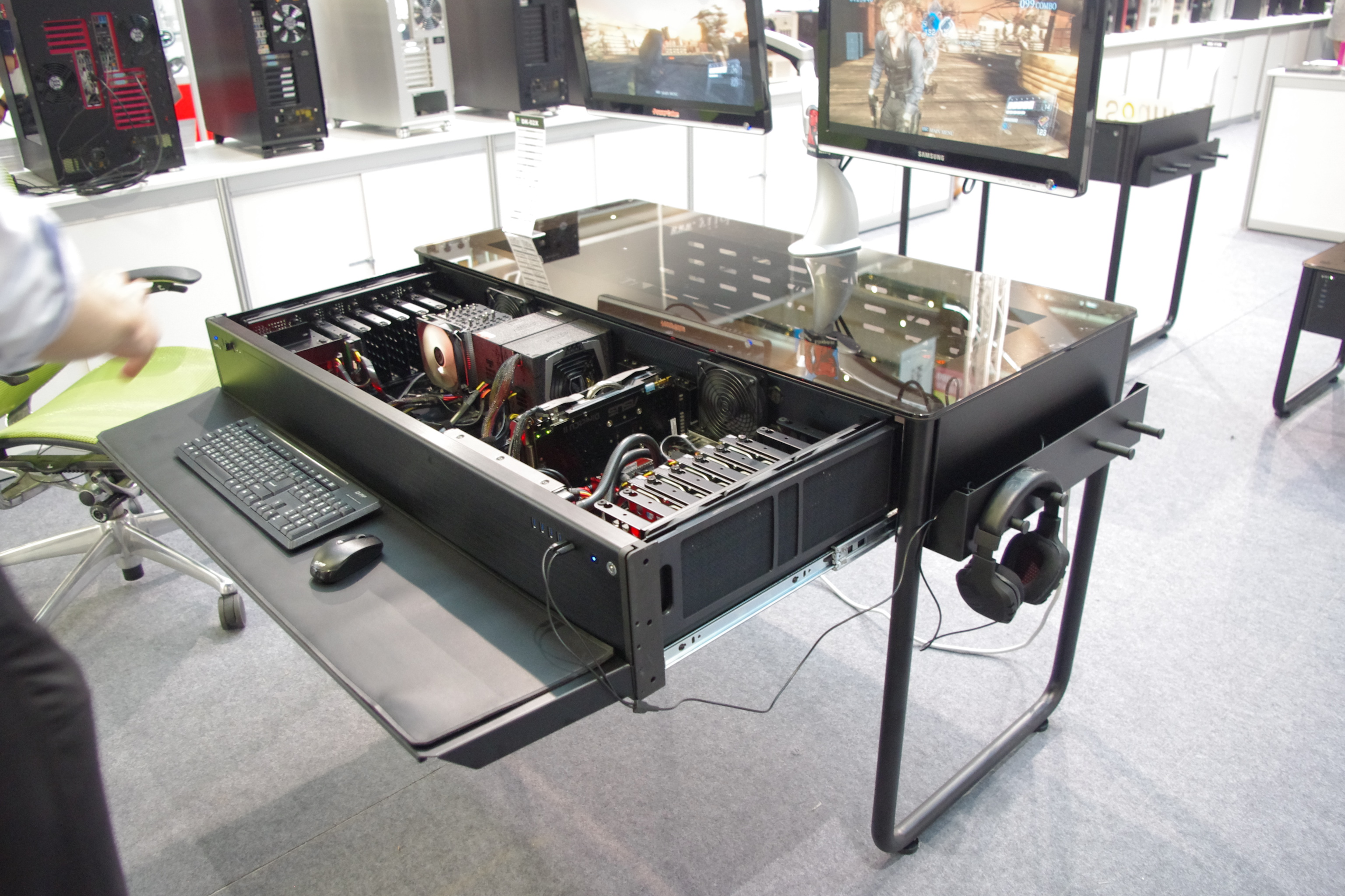 Computex 2014: Lian Li’s DK-02X Chassis That Is Also a Desk