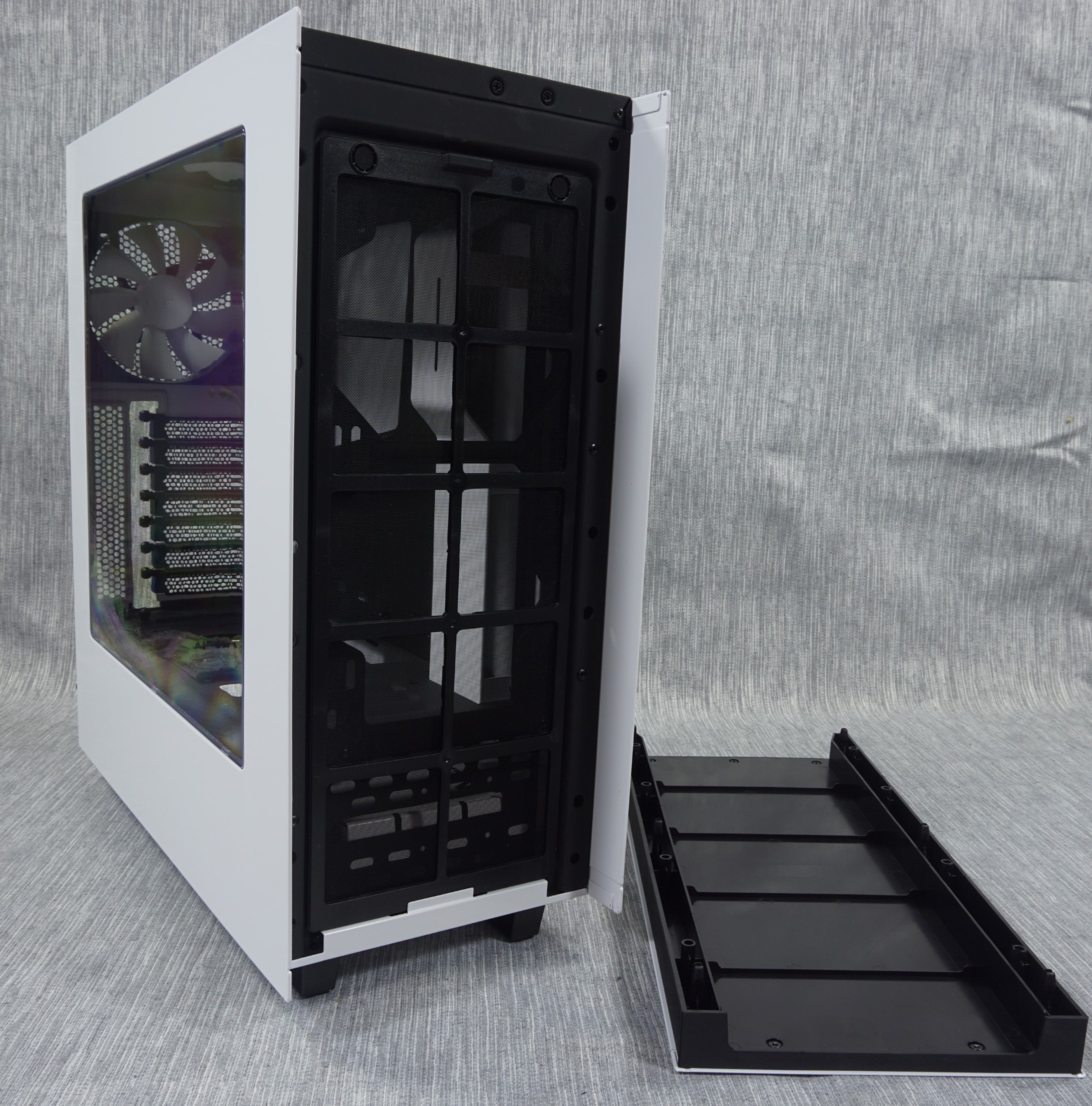 brændt Panter Shuraba The Exterior of the NZXT S340 - The NZXT S340 Case Review