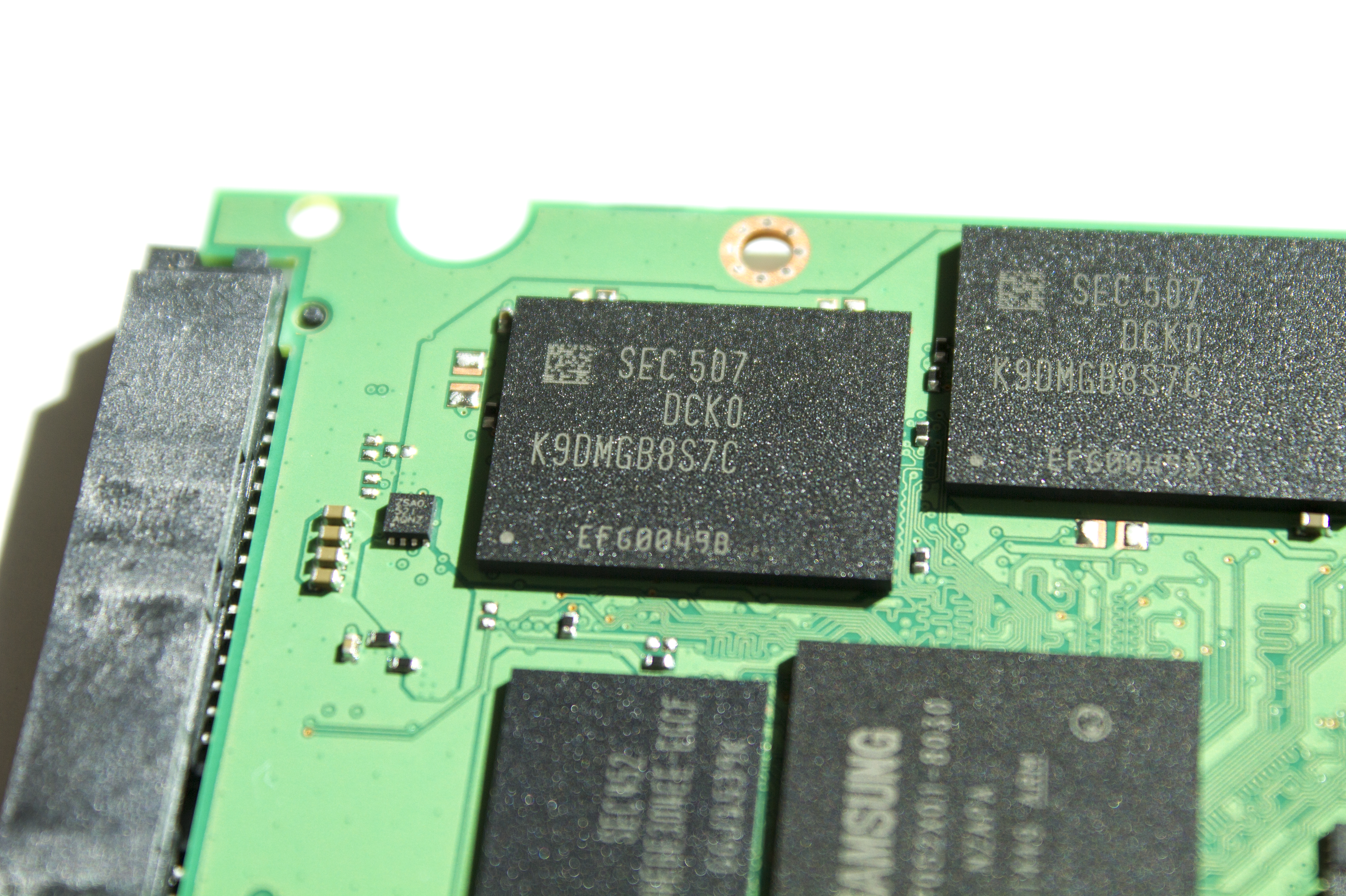 3d v nand. V NAND SSD. Samsung 879 EVO 2 TB. Одноплатники поддерживающие v NAND SSD. Samsung 850 телефон.