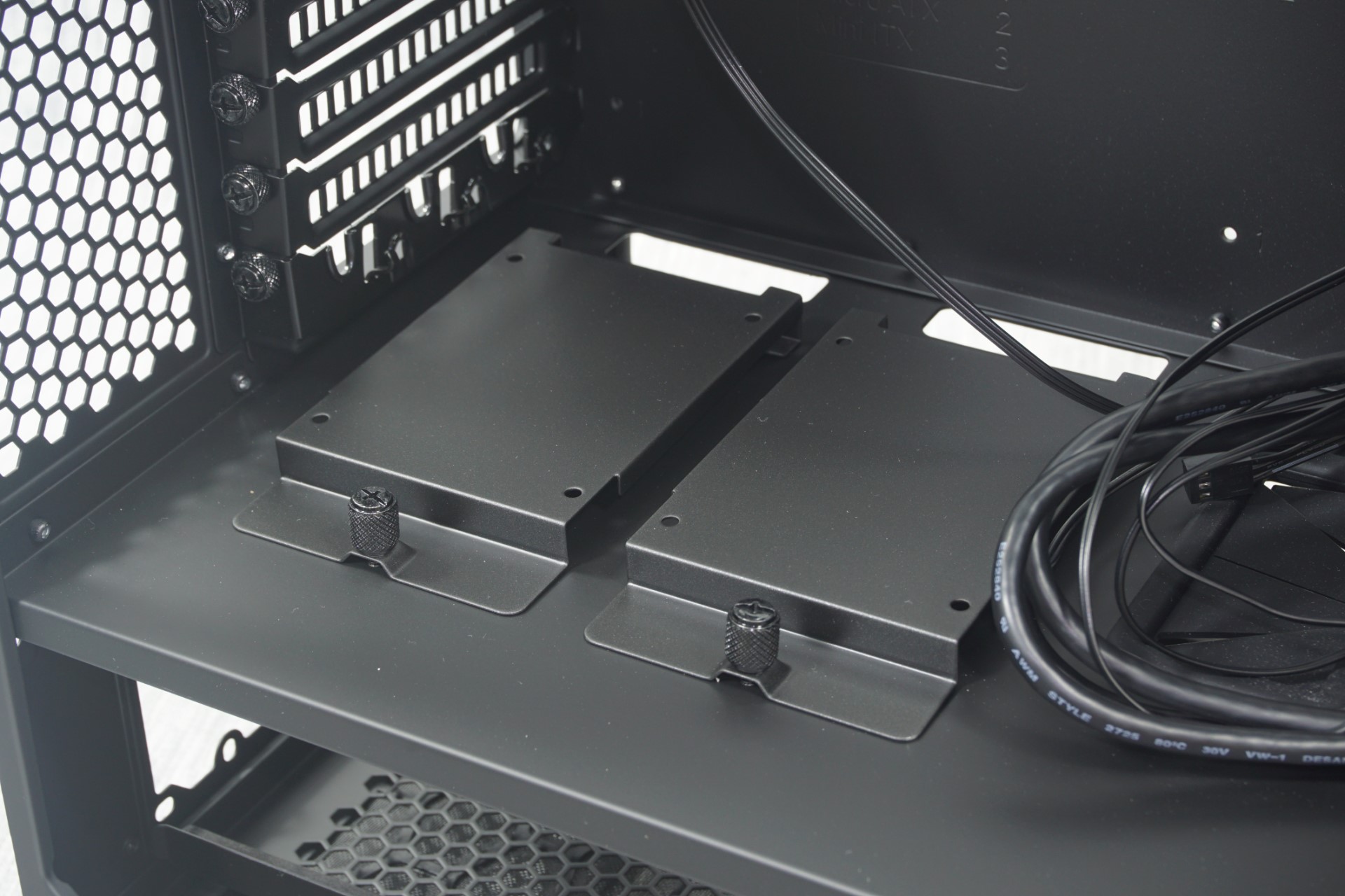 The Interior of the Master MasterCase 5 - The Cooler Master MasterCase 5 Review