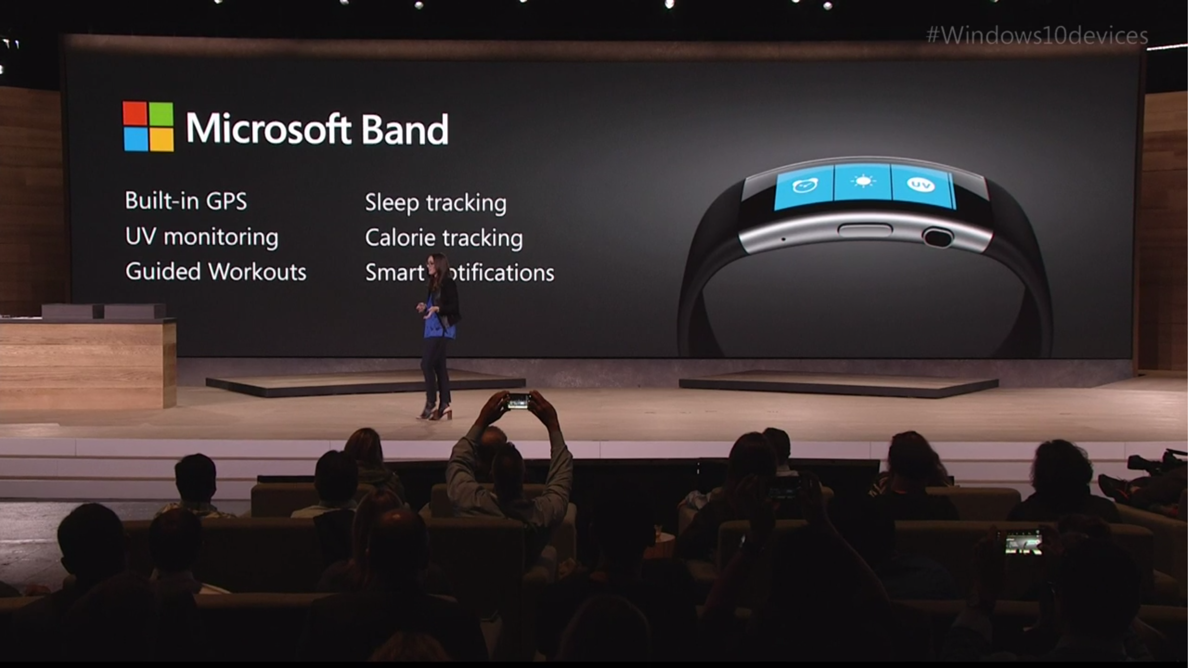 Device days. Microsoft Band 2. Реальная сцена презентации Microsoft. HOLOLENS 2.