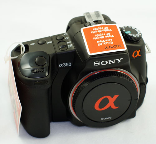 Features and Handling - Sony A350: Full-Time Live View at 14.2MP