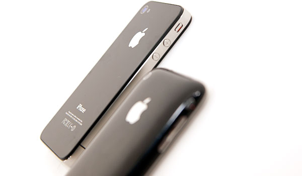 Apple's iPhone 4: Thoroughly Reviewed