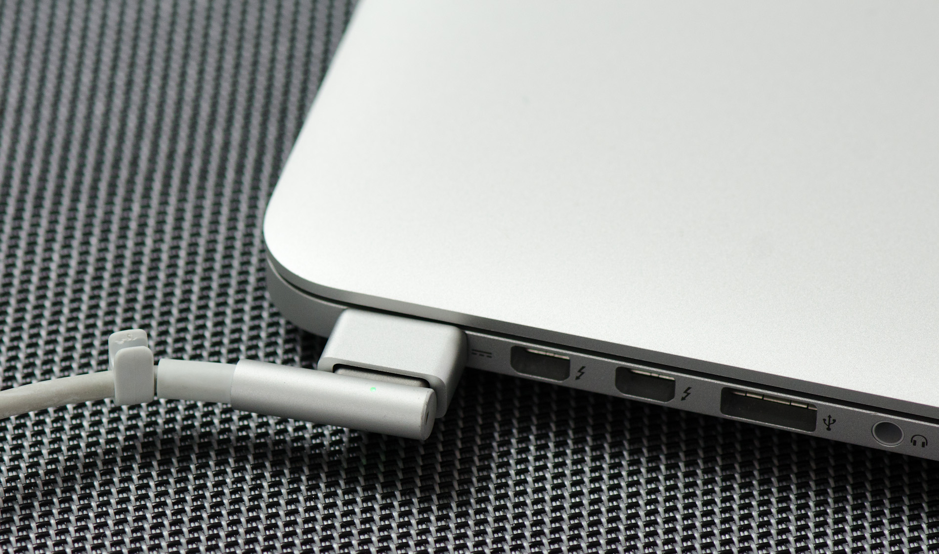 magsafe and thunderbolt to hdmi for macbook pro 2011