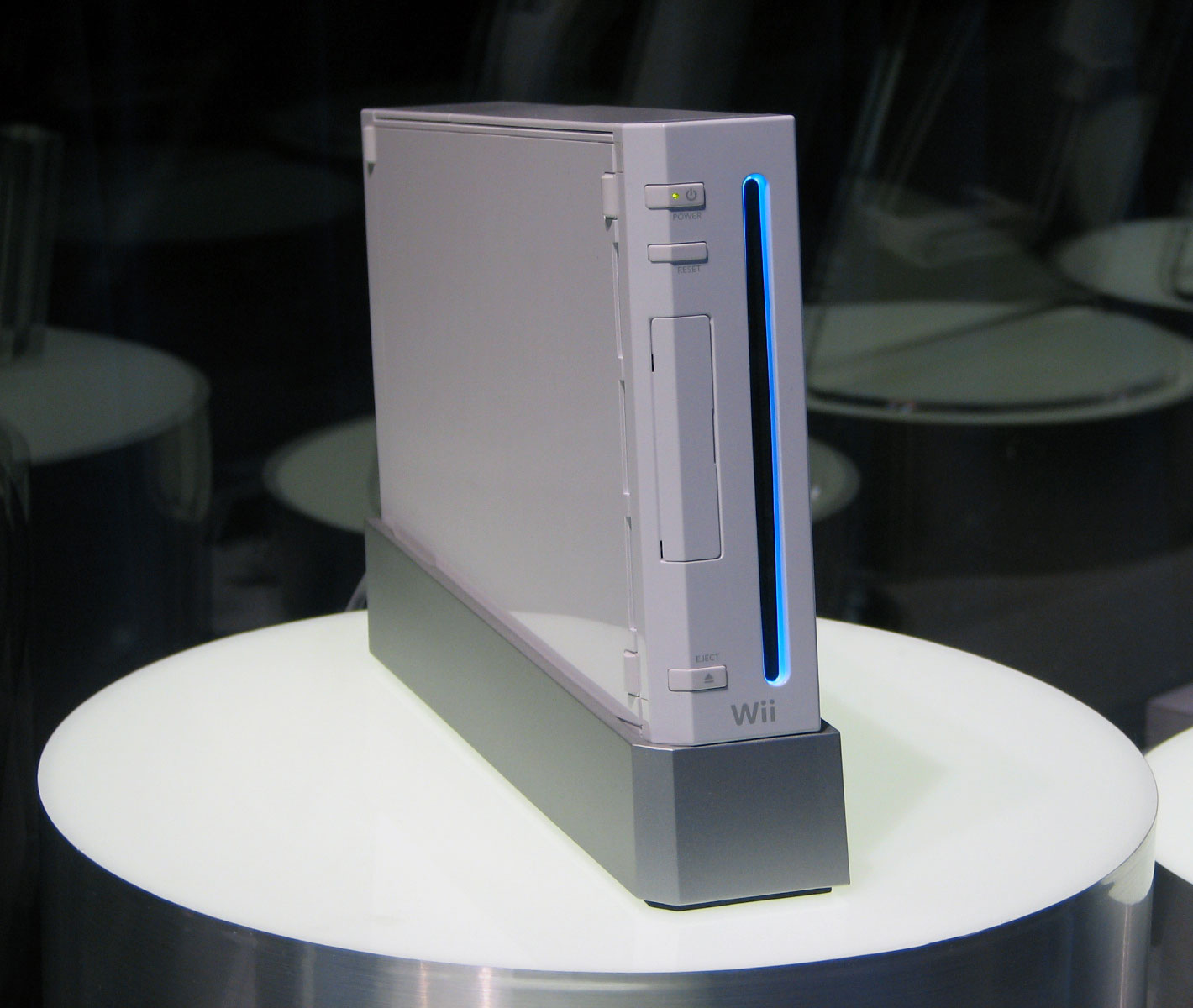 National folketælling Sanktion konstant Nintendo Wii - E3 2006: Hands on with Nintendo's Wii and new Dell Designs