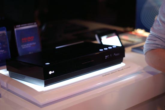 Ieder Specialiteit Plunderen LG's Hybrid Blu-ray/HD-DVD Player - CES 2007 - The Best of CE from the Show